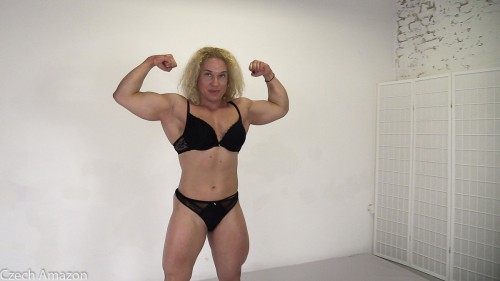 Strongwoman Posing Barbora 23